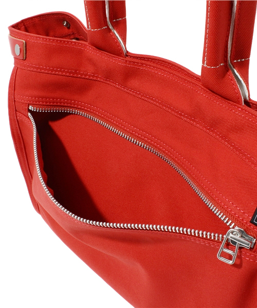 PORTER(ポーター)の「PORTER GIRL NAKED TOTE BAG MEDIUM <B印 YOSHIDA SELECT>(トートバッグ・レディース・ベージュ/レッド/ネイビー・ONE SIZE)」の9枚目の写真