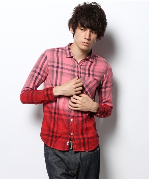 MORGAN HOMME（モルガンオム）の「デジモグラディエント（シャツ/ブラウス・メンズ・レッド/ブルー・MEDIUM/LARGE/AL）」の2枚目の写真