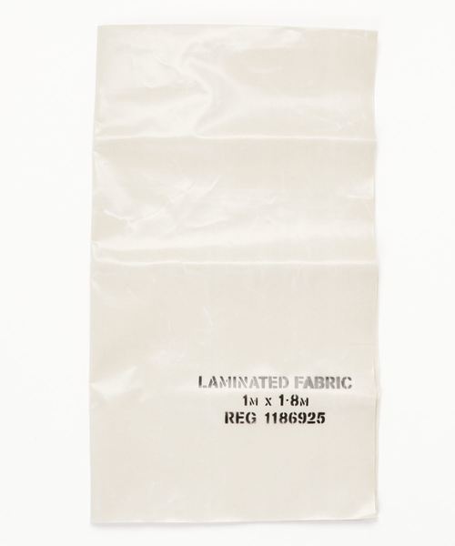 PUEBCO（プエブコ）の「WHITE LAMINATED FABRIC CURTAIN（インテリア雑貨・メンズ・オフホワイト・ONE SIZE）」の2枚目の写真