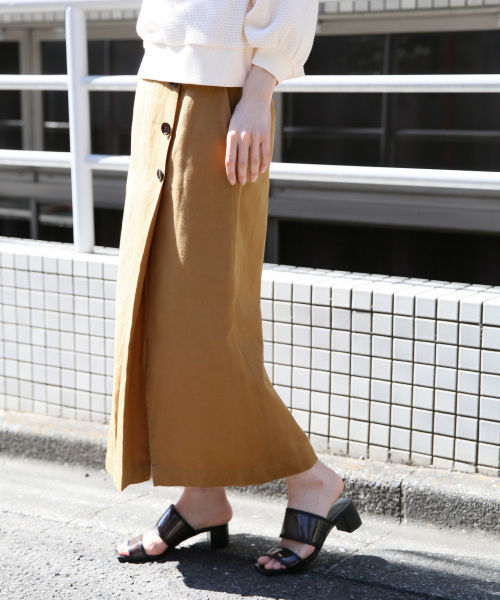 LOWRYS FARM(ローリーズファーム)の「リネンサイドボタンタイトスカート 832169(スカート・レディース・ブラック/パープル/ブラウン/グリーン/アイボリー・MEDIUM/LARGE)」の4枚目の写真