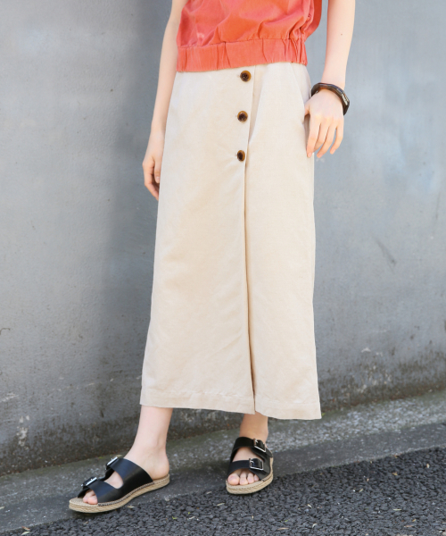 LOWRYS FARM(ローリーズファーム)の「リネンサイドボタンタイトスカート 832169(スカート・レディース・ブラック/パープル/ブラウン/グリーン/アイボリー・MEDIUM/LARGE)」の2枚目の写真