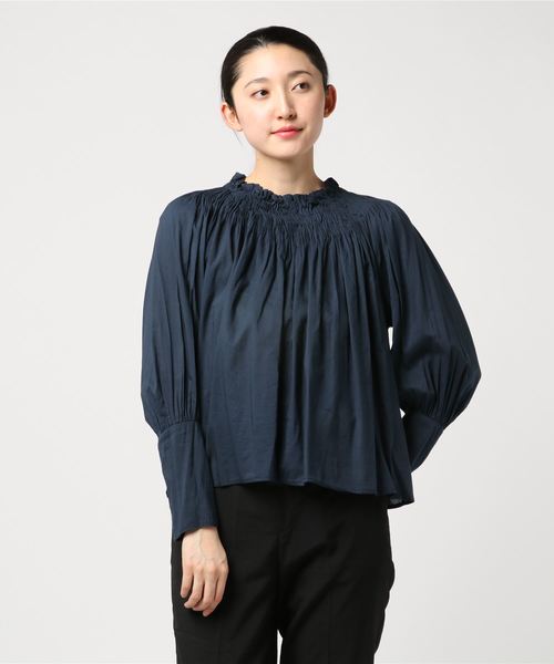 TEVALT(ヴァレット)の「ハンドタック ハイネックブラウス 67970(シャツ/ブラウス・レディース・ホワイト/オレンジ/エメラルド/ダークネイビー・38)」の1枚目の写真