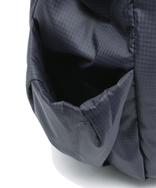 PLST(プラステ)の「格子柄2WAYナイロンショルダーバッグ(大)(ショルダーバッグ・レディース・ライトグレー/ネイビー/ピンク・FREE)」の5枚目の写真