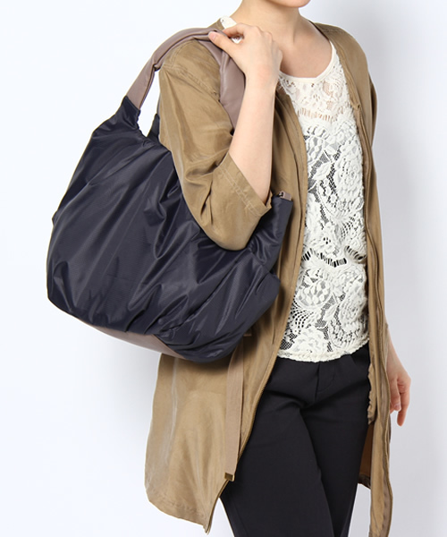 PLST(プラステ)の「格子柄2WAYナイロンショルダーバッグ(大)(ショルダーバッグ・レディース・ライトグレー/ネイビー/ピンク・FREE)」の9枚目の写真