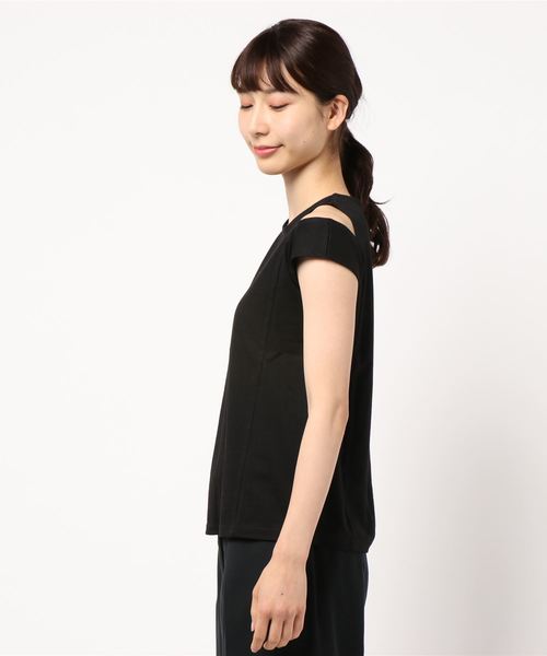 KOBE LETTUCE（コウベレタス）の「ショルダーボタン&スリット アシンメトリーオープンショルダー半袖Tシャツ（Tシャツ/カットソー・レディース・ベージュ/ブラック/グリーン/オフホワイト・FREE）」の8枚目の写真