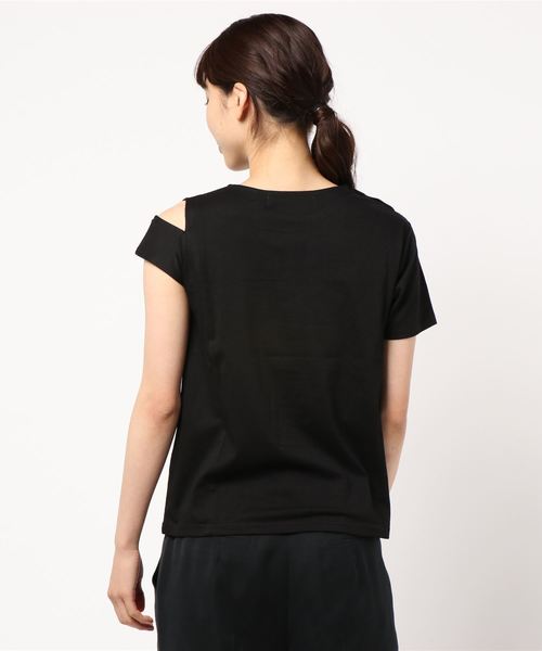 KOBE LETTUCE（コウベレタス）の「ショルダーボタン&スリット アシンメトリーオープンショルダー半袖Tシャツ（Tシャツ/カットソー・レディース・ベージュ/ブラック/グリーン/オフホワイト・FREE）」の9枚目の写真