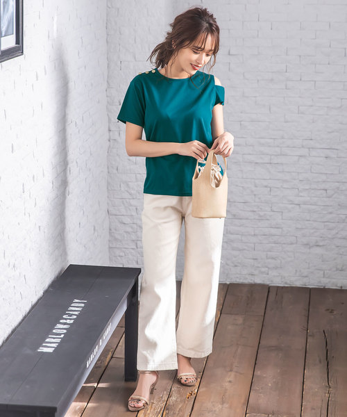 KOBE LETTUCE（コウベレタス）の「ショルダーボタン&スリット アシンメトリーオープンショルダー半袖Tシャツ（Tシャツ/カットソー・レディース・ベージュ/ブラック/グリーン/オフホワイト・FREE）」の10枚目の写真