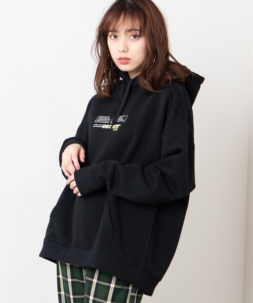 WEGO(ウィゴー)の「WEGO/ストリートフォトプルパーカー(パーカー・メンズ・ブラック/レッド・MEDIUM/LARGE)」の1枚目の写真