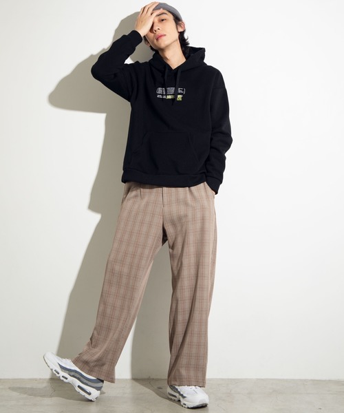 WEGO(ウィゴー)の「WEGO/ストリートフォトプルパーカー(パーカー・メンズ・ブラック/レッド・MEDIUM/LARGE)」の9枚目の写真