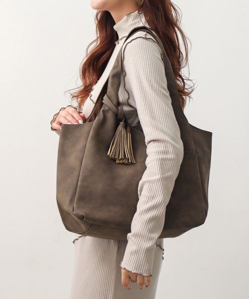 ALTROSE（アルトローズ）の「トートバッグ [ルース]（トートバッグ・レディース・ブラウン/アイボリー/キャメル/ブラック/グレー/ワイン/ベージュ/グレー系その他/ブラック系その他/ブラウン系その他・FREE）」の6枚目の写真