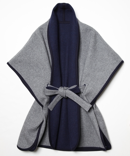 AMERICAN RAG CIE（アメリカンラグシー）の「ダブルフェイスポンチョコート/214-AMR-dms-L142-CO109（ポンチョ・レディース・アイボリー/ネイビー・FREE）」の6枚目の写真