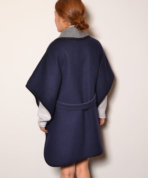 AMERICAN RAG CIE（アメリカンラグシー）の「ダブルフェイスポンチョコート/214-AMR-dms-L142-CO109（ポンチョ・レディース・アイボリー/ネイビー・FREE）」の18枚目の写真