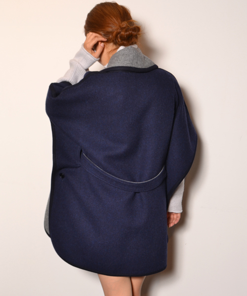 AMERICAN RAG CIE（アメリカンラグシー）の「ダブルフェイスポンチョコート/214-AMR-dms-L142-CO109（ポンチョ・レディース・アイボリー/ネイビー・FREE）」の19枚目の写真