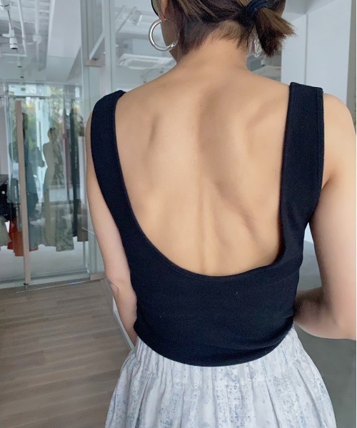 Ameri（アメリ）の「BASIC CUP IN TANK（Tシャツ/カットソー・レディース・オフホワイト/ブラック/ベージュ・MEDIUM/SMALL）」の2枚目の写真