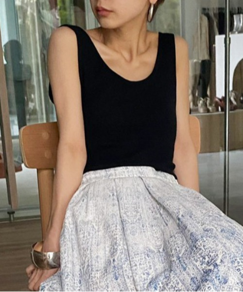 Ameri（アメリ）の「BASIC CUP IN TANK（Tシャツ/カットソー・レディース・オフホワイト/ブラック/ベージュ・MEDIUM/SMALL）」の17枚目の写真