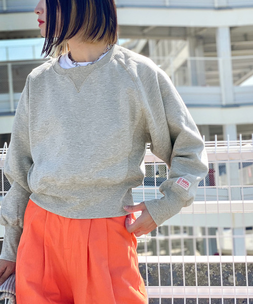 Java（ジャバ）の「《JaVa ジャバコラボ》ガゼットがレトロ感をプラス。配色ステッチクロップド丈プルオーバー（スウェット・レディース・ブラック/レッド/パープル/杢グレー・X-LARGE/LARGE/SMALL/MEDIUM）」の21枚目の写真