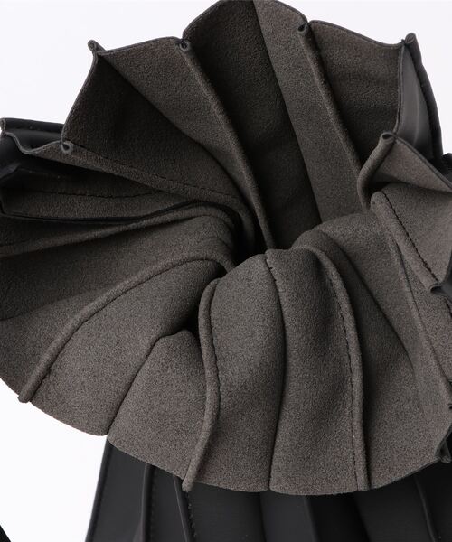 coca（coca）（コカ）の「プリーツカヌレバッグ（トートバッグ・レディース・カーキ/ベージュ/ブラック・ONE SIZE）」の5枚目の写真