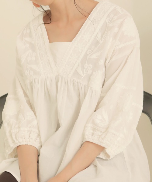 Bab（バブ）の「【WEB限定】Made in India◆刺繍パフスリーブギャザーブラウス（シャツ/ブラウス・レディース・ブラック/オフホワイト/モカ・38）」の13枚目の写真