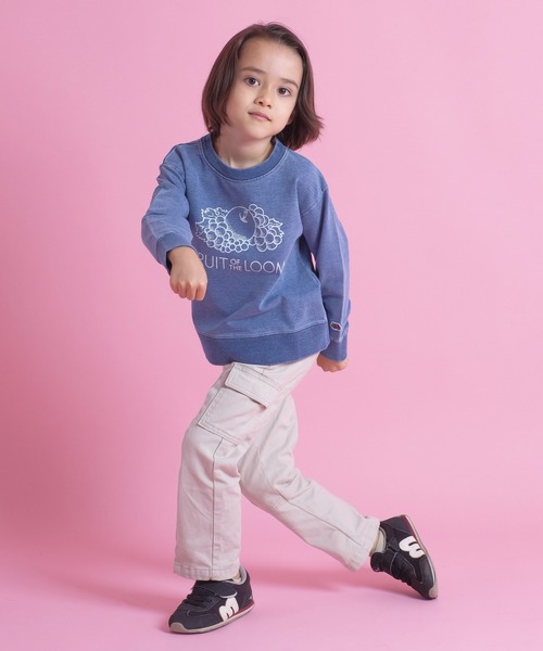 FRUIT OF THE LOOM（フルーツオブザルーム）の「キッズ インディゴ裏毛スウェットシャツ / クロップド丈 / 長袖 / スウェット / 前面 / ロゴ / プリント / ユニセックス（スウェット・キッズ・インディゴブルー/ブルー・90-100cm/110-120cm/130-140cm）」の9枚目の写真