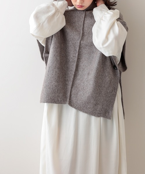 natural couture（ナチュラルクチュール）の「ベストにもなる2WAYポンチョ（ニット/セーター・レディース・ブラック/モカ/ライトベージュ・FREE）」の3枚目の写真