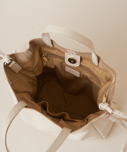 SHENERY(シーナリー)の「レザー巾着ショルダーバッグ(トートバッグ・レディース・オフホワイト/ブラック/シルバー・FREE)」の20枚目の写真