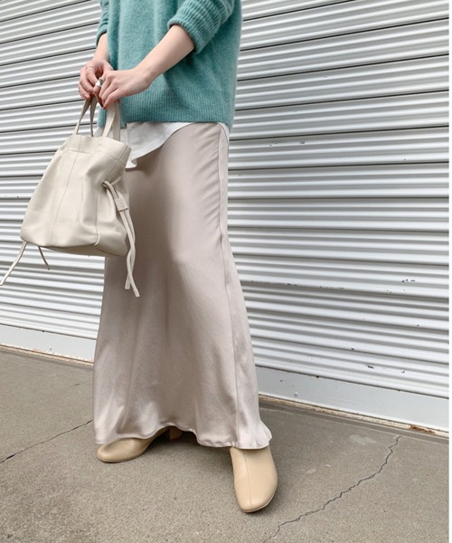 SHENERY(シーナリー)の「レザー巾着ショルダーバッグ(トートバッグ・レディース・オフホワイト/ブラック/シルバー・FREE)」の4枚目の写真