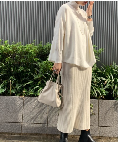 SHENERY(シーナリー)の「レザー巾着ショルダーバッグ(トートバッグ・レディース・オフホワイト/ブラック/シルバー・FREE)」の6枚目の写真