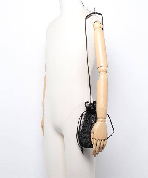 TODAYFUL(トゥデイフル)の「レザー×メッシュポシェット(ハンドバッグ・レディース・ブラック/キナリ・FREE)」の9枚目の写真