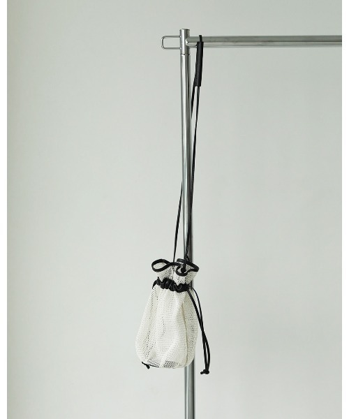 TODAYFUL(トゥデイフル)の「レザー×メッシュポシェット(ハンドバッグ・レディース・ブラック/キナリ・FREE)」の13枚目の写真