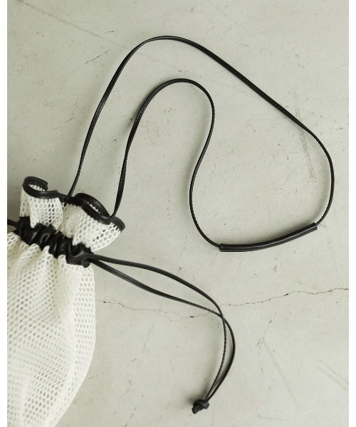 TODAYFUL(トゥデイフル)の「レザー×メッシュポシェット(ハンドバッグ・レディース・ブラック/キナリ・FREE)」の14枚目の写真