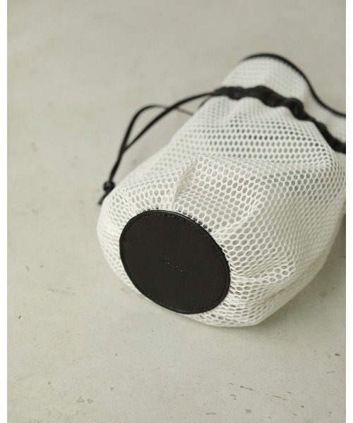 TODAYFUL(トゥデイフル)の「レザー×メッシュポシェット(ハンドバッグ・レディース・ブラック/キナリ・FREE)」の5枚目の写真