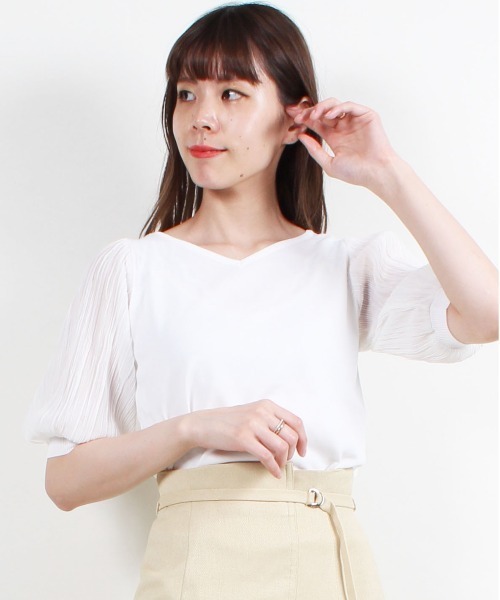 12Twelve Agenda(トゥエルブ アジェンダ)の「Vネック袖プリーツニットプルオーバー(ニット/セーター・レディース・ブラック/オフホワイト/サックスブルー/ローズ/ベージュ・M)」の2枚目の写真