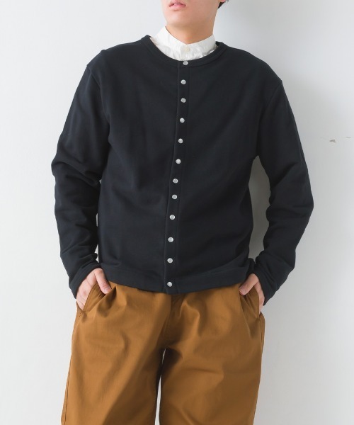 OMNES（オムネス）の「メンズ　裏毛スウェット パールドットカーディガン（カーディガン/ボレロ・メンズ・ベージュ/ブルーグレー/アイボリー/チャコール/ブラック/ブルー/ライトベージュ・LARGE/MEDIUM）」の10枚目の写真
