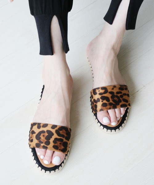 Fin(フィン)の「ジュートフラットサンダル【低反発スポンジ入り】(サンダル・レディース・ブラック/ブルー/ベージュ/レオパード・S/M/L/LL)」の4枚目の写真