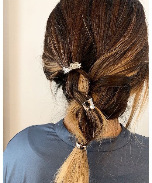 mou（モウ）の「デコボコプレートミニヘアーカフ（その他ヘアアクセサリー・レディース・ゴールド/シルバー・FREE）」の2枚目の写真