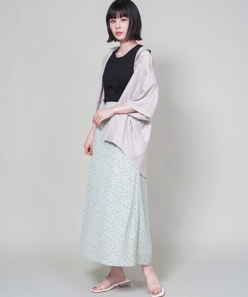 SPINNS（スピンズ）の「【ゆったりシルエット】プレーン ビッグ半袖シャツ（シャツ/ブラウス・レディース・ブラック/カーキ/ブルー/モカ/グレイッシュベージュ・ONESIZE）」の12枚目の写真