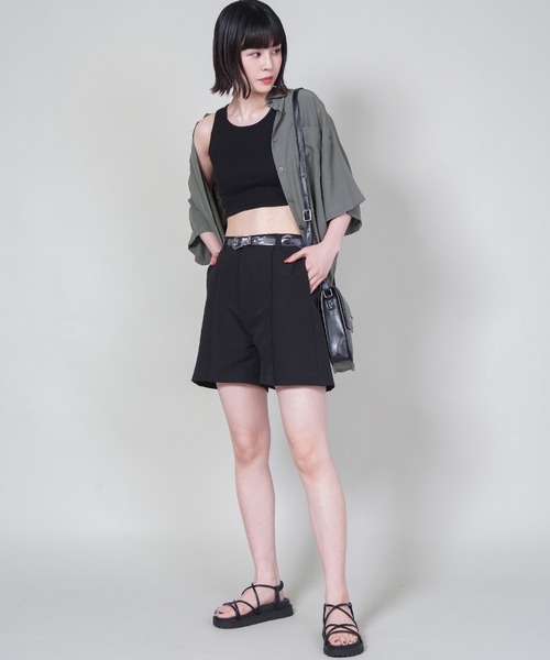 SPINNS（スピンズ）の「【ゆったりシルエット】プレーン ビッグ半袖シャツ（シャツ/ブラウス・レディース・ブラック/カーキ/ブルー/モカ/グレイッシュベージュ・ONESIZE）」の13枚目の写真