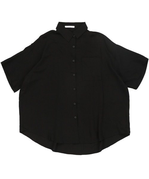 SPINNS（スピンズ）の「【ゆったりシルエット】プレーン ビッグ半袖シャツ（シャツ/ブラウス・レディース・ブラック/カーキ/ブルー/モカ/グレイッシュベージュ・ONESIZE）」の15枚目の写真