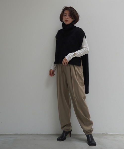値下げ中！ETRE TOKYO  タックベルトテーパードパンツ ETRE TOKYO（エトレトウキョウ）の「タックベルトテーパード
