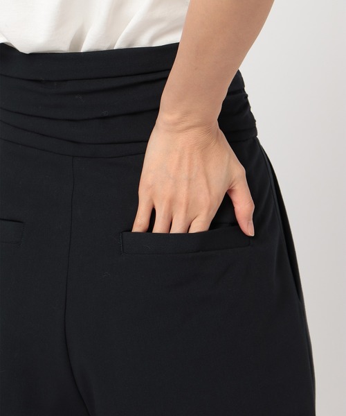 値下げ中！ETRE TOKYO  タックベルトテーパードパンツ ETRE TOKYO（エトレトウキョウ）の「タックベルトテーパード
