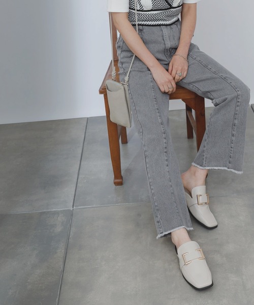 COLONY 2139（コロニートゥーワンスリーナイン）の「裾フリンジセンターシームデニムパンツ（デニムパンツ・レディース・ブラック/ブルー・SMALL/MEDIUM/LARGE）」の2枚目の写真