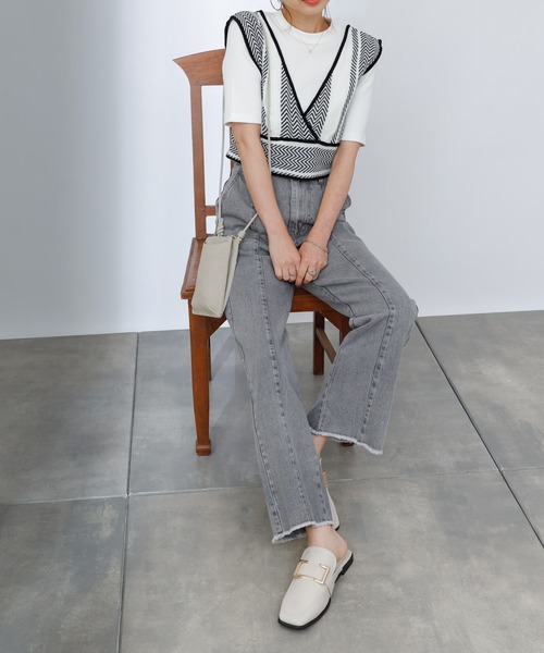 COLONY 2139（コロニートゥーワンスリーナイン）の「裾フリンジセンターシームデニムパンツ（デニムパンツ・レディース・ブラック/ブルー・SMALL/MEDIUM/LARGE）」の4枚目の写真