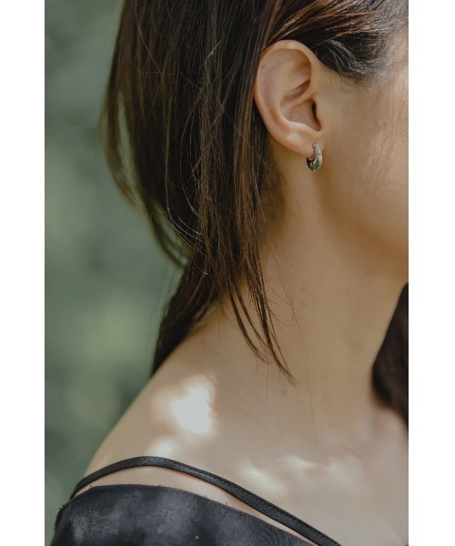 mou（モウ）の「【Na.moda】Plump mini glossy pierce（ピアス（両耳用）・レディース・シルバー/ゴールド・FREE）」の8枚目の写真