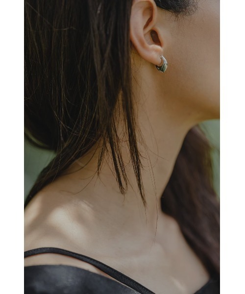 mou（モウ）の「【Na.moda】Plump mini glossy pierce（ピアス（両耳用）・レディース・シルバー/ゴールド・FREE）」の14枚目の写真
