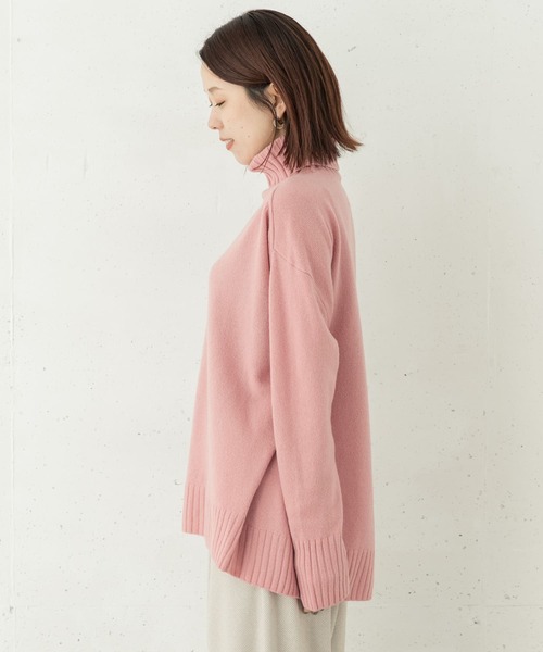 URBAN RESEARCH Sonny Label（アーバンリサーチサニーレーベル）の「RICH SOFT WOOLハイネックプルオーバー（ニット/セーター・レディース・チャコールグレー/オフホワイト/ピンク/ブルー・FREE）」の15枚目の写真
