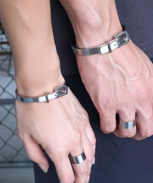 SBG（エスビー）の「SBG ベルトバックル型ブレスレット（バングル/リストバンド・メンズ・シルバー/ゴールド/シルバー系その他/ゴールド系その他・16.5cm/18cm）」の8枚目の写真