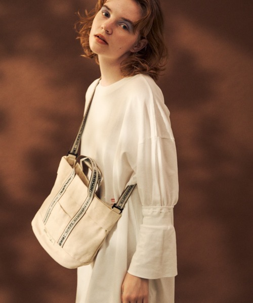 idem(イデム)の「Market Tote M【idem × BROWN THEATRE PRODUCTS】(ショルダーバッグ・レディース・アイボリー・FREE)」の4枚目の写真