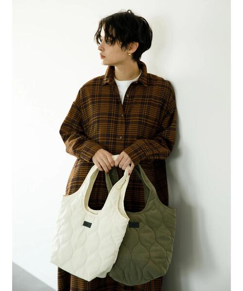 koe（コエ）の「軽量キルティングショッパーバッグ*（トートバッグ・レディース・アイボリー/レッド系その他5/ブラック/カーキ・FREE）」の17枚目の写真