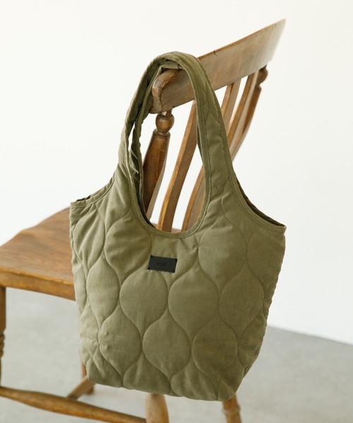 koe（コエ）の「軽量キルティングショッパーバッグ*（トートバッグ・レディース・アイボリー/レッド系その他5/ブラック/カーキ・FREE）」の4枚目の写真