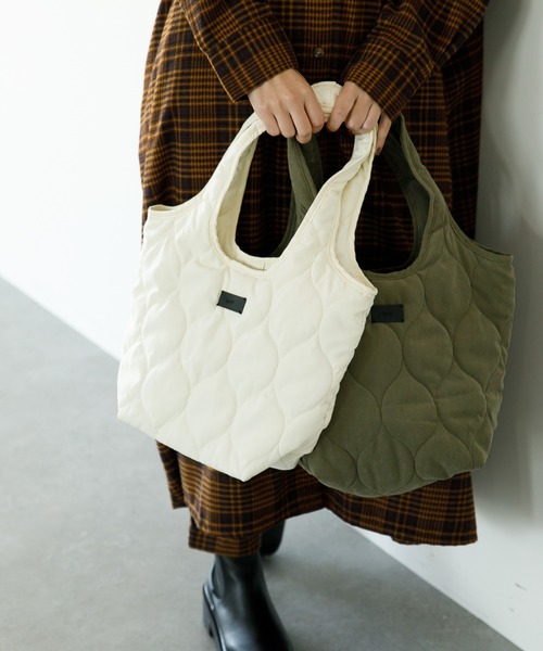 koe（コエ）の「軽量キルティングショッパーバッグ*（トートバッグ・レディース・アイボリー/レッド系その他5/ブラック/カーキ・FREE）」の2枚目の写真